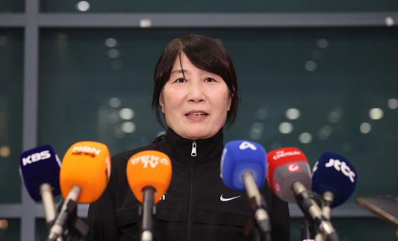 귀국 인터뷰하는 이도희 이란 배구 감독