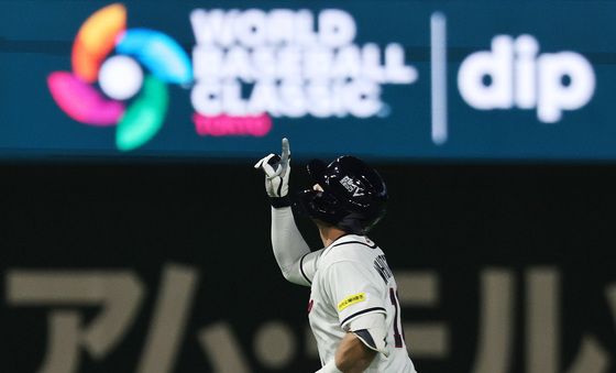 솔로포 세리머니하는 위트컴