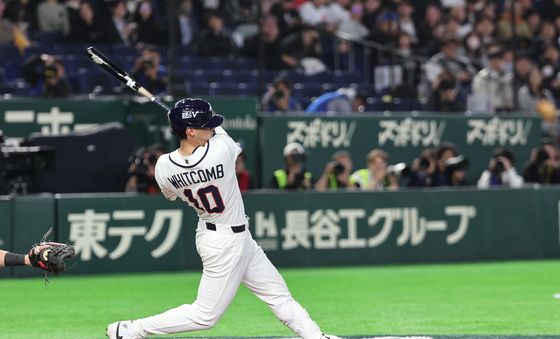 셰이 위트컴, 솔로포 쾅