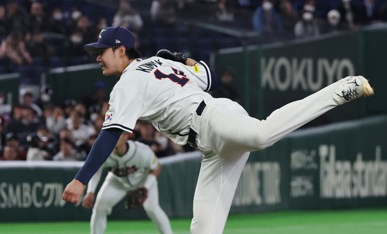 역투하는 김영규