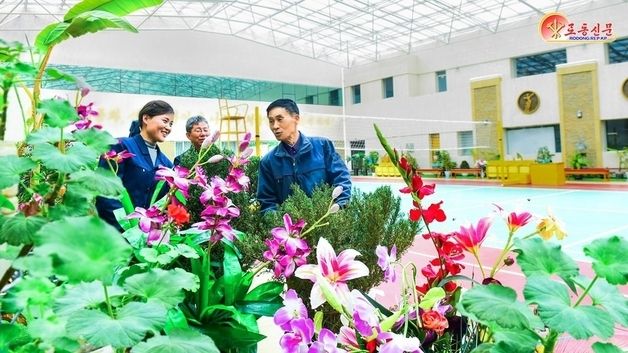 '일터 아름답게 꾸리는' 北 평양강냉이가공공장…"애국의 마음"