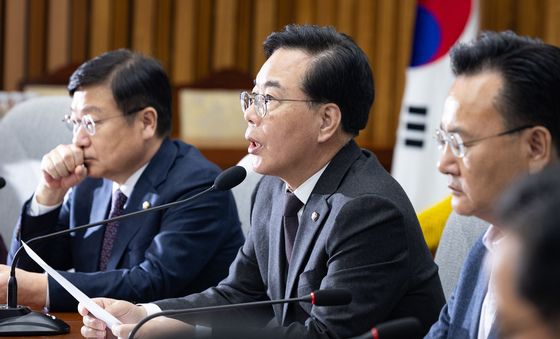 원내대책회의 발언하는 송언석 원내대표