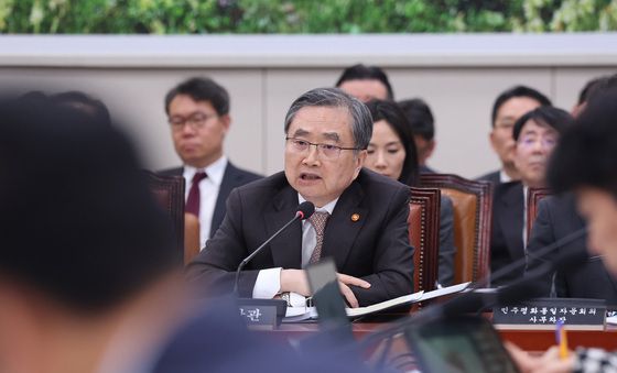 외통위 답변하는 조현 외교장관