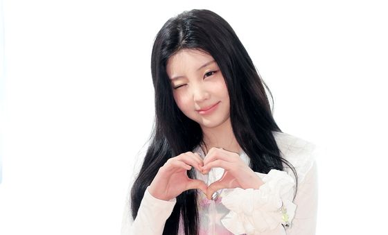 원희, 윙크와 하트를 동시에