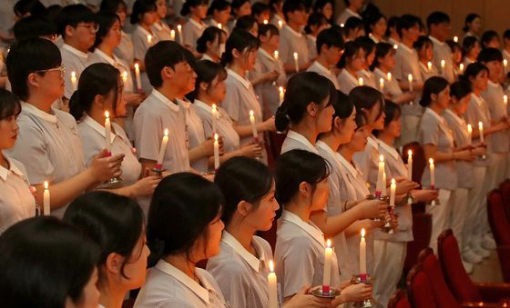 '나이팅게일 본받아'