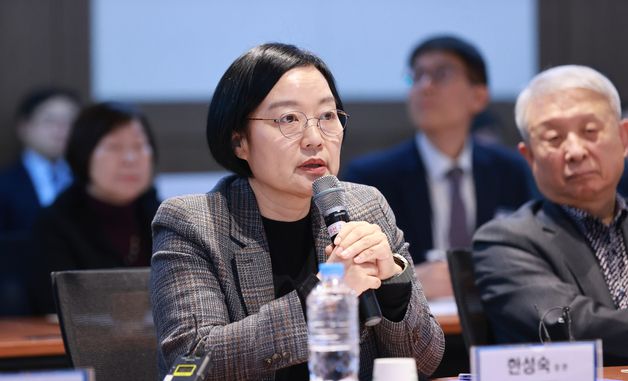 인사말하는 한성숙 중기부 장관