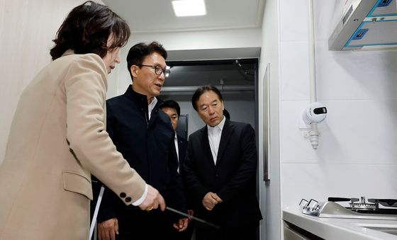 김민석 총리, 청년 공공임대주택 방문해 현장 살펴