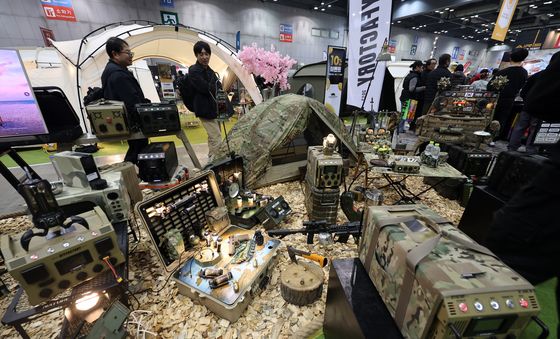 '밀리터리 컨셉 캠핑 어때요?'