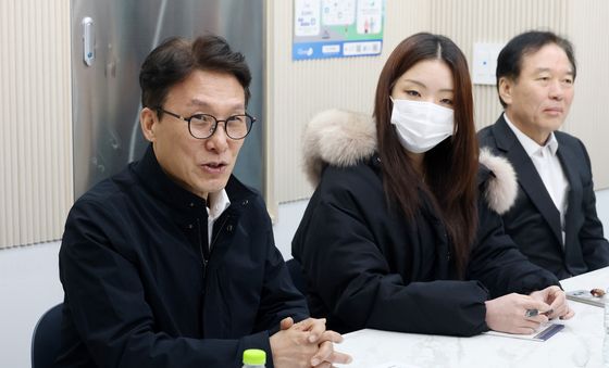 김민석 총리, 청년 공공임대주택서 소통 행보