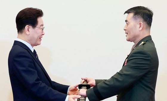 이재명 대통령, 박정훈 준장에게 삼정검 수여