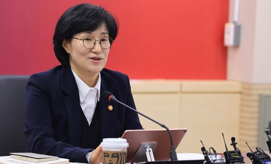 모두발언하는 원민경 장관