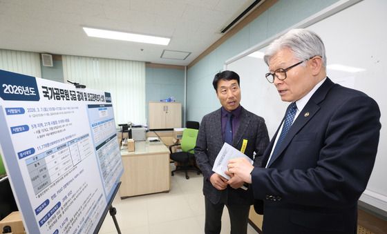 국가공무원 공채 및 외교관 후보자 선발 시험장 점검하는 최동석 인사혁신처장