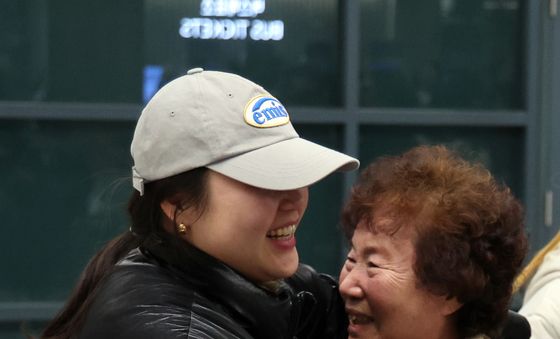 '가족의 품으로'