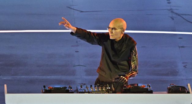 공연하는 장애인 DJ 미키 바이오닉