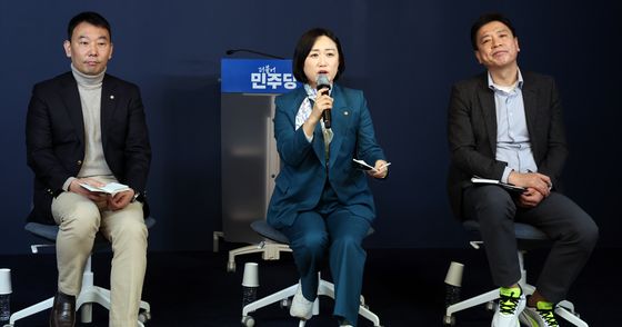 민주당 의원들, 중앙당사서 당원 간담회