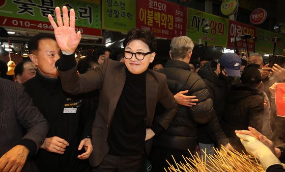 손 흔드는 한동훈 전 대표