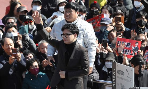 구포시장 찾은 한동훈 전 대표