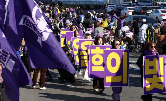 '빛의 혁명을 완수하라'