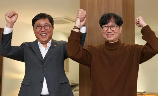 최휘영 문체부 장관, '천만 감독' 장항준 감독 축하