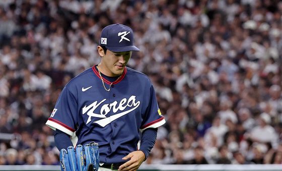 마운드 내려오는 고영표