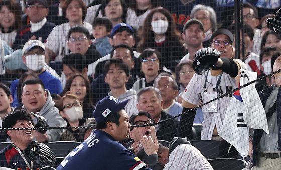 문보경 '부상 조심'