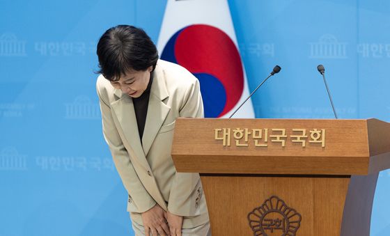 인사하는 전현희 의원