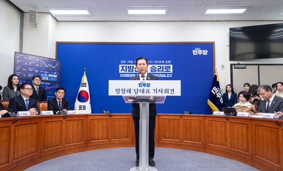 기자회견하는 정청래 더불어민주당 대표