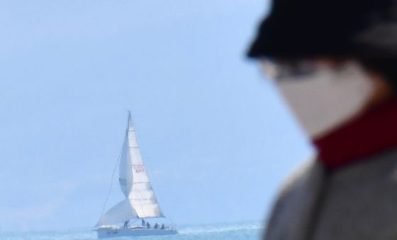 봄 바람타고 달리는 요트