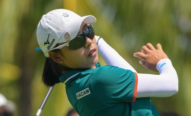 티샷 날리는 이미향