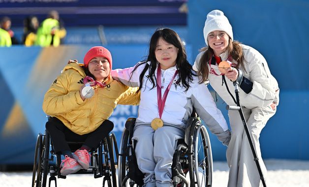 금메달 목에 건 김윤지