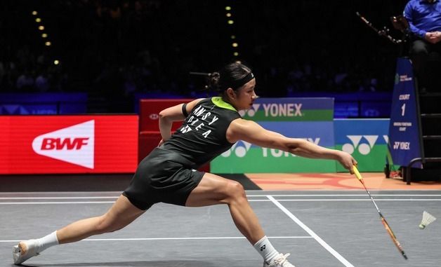 안세영, 무패 행진 제동… 왕즈이에 패하며 전영오픈 준우승