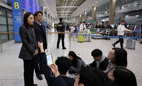 취재진 질의에 답하는 김진아 외교부 2차관