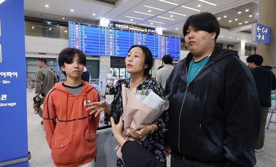 현지 상황 설명하는 UAE 체류객