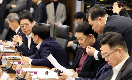 '석유가격 안정화 위해 모였습니다'