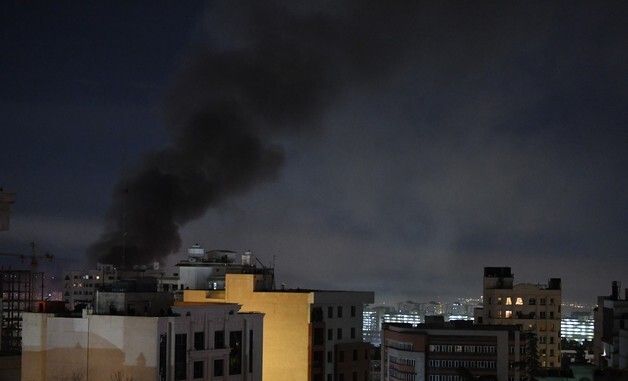 [포토] 이스라엘 공습 뒤 연기 치솟는 테헤란