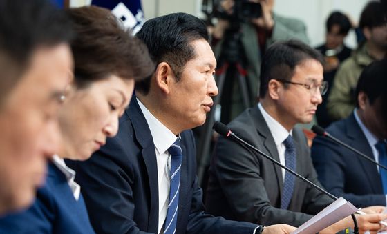 최고위서 모두 발언하는 정청래 민주당 대표