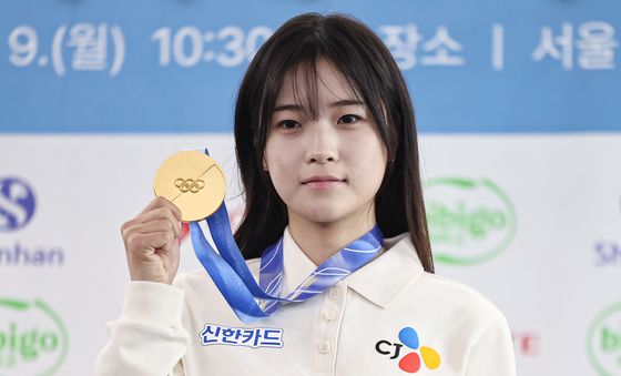 스노보드 최가온, 금메달 들고