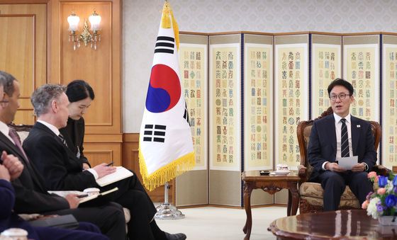 김민석 총리, 패트릭 존슨 일라이릴리앤컴퍼니 인터내셔널사업 총괄 대표 접견