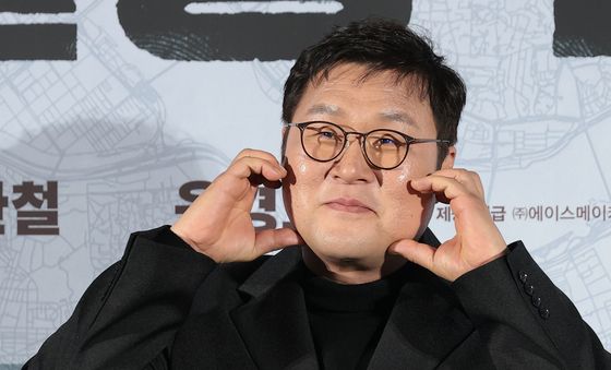 볼 하트 하는 윤경호