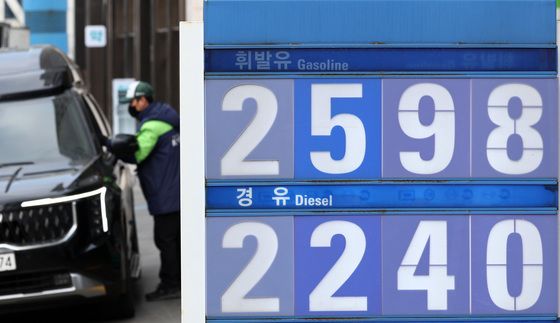 장기화되는 중동 사태…'기름값 최고가격 지정제 검토'