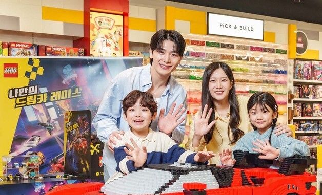 가족과 함께 대형 레고 페라리 스포츠카 만들어요