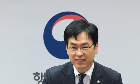 김민재 차관, 그냥드림 및 하천 불법시설 정비 관련 회의 참석