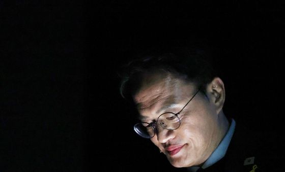 생각에 잠긴 박주민 의원