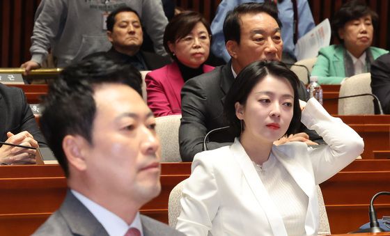 의원총회 참석한 배현진