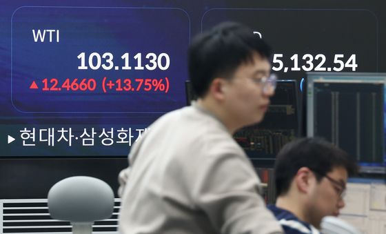 치솟는 국제 유가…WTI 배럴당 100달러 돌파