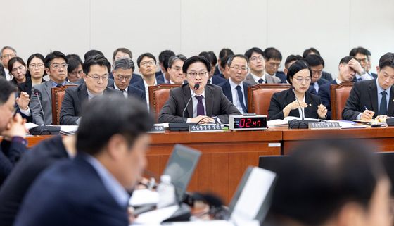 김정관 산업부 장관 법안 관련 질의 답변