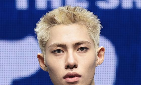 누에라 유섭, 부드러운 카리스마