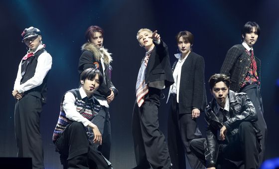 '엑소 레이 프로듀싱' 누에라, 완벽한 컴백 무대