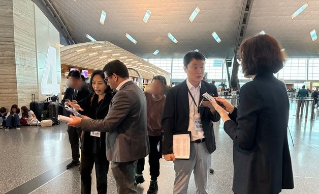 카타르 발묶인 국민 출국 돕는 외교부·대사관 관계자들