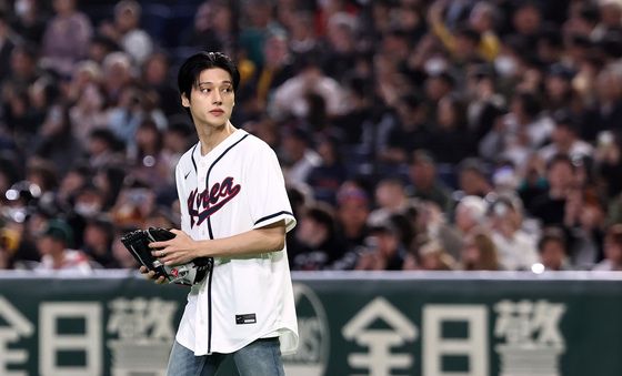 호주전 시구 나서는 에이티즈 우영